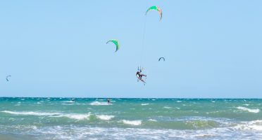 Cidade tem apoio do Ministério do Turismo para elaborar o Plano de Gestão Integrada da orla local. Foto: Leca Mir/Ceará Kite Pro.
