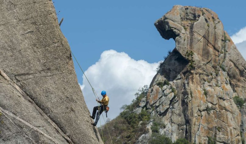 Turismo radical na Pedra da Galinha Choca, em Quixadá. Foto: Davi Pinheiro/Gov do Ceará.