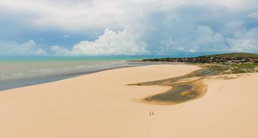 Trajeto diário da Azul passa por cidades como Aracati, Fortaleza, Jericoacoara, Parnaíba (PI) e São Luís (MA). Foto: Jade Queiroz/MTur.