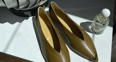 Na interseção entre estilo e conforto, o sapato se mostra uma opção certeira. Foto: Reprodução/Instagram @stephaniezwicky