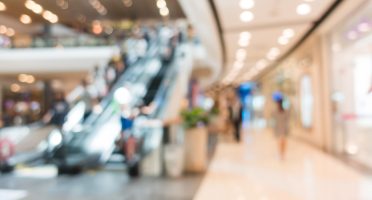 No país, o E-commerce registrou alta de 18,4%, enquanto as vendas presenciais subiram 10% em comparação a 2021. Foto: Freepik.