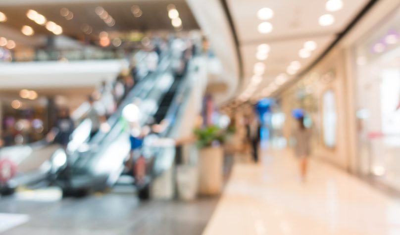 No país, o E-commerce registrou alta de 18,4%, enquanto as vendas presenciais subiram 10% em comparação a 2021. Foto: Freepik.