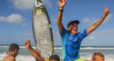 A cearense levou o título feminino do Maresia CBSurf Pro Taíba, encerrado no sábado (17) no Ceará. Fotos: Pablo Jacinto.