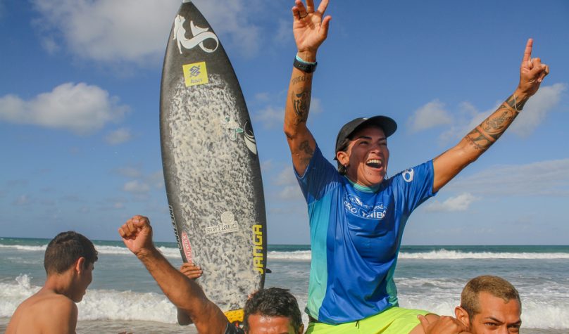 A cearense levou o título feminino do Maresia CBSurf Pro Taíba, encerrado no sábado (17) no Ceará. Fotos: Pablo Jacinto.