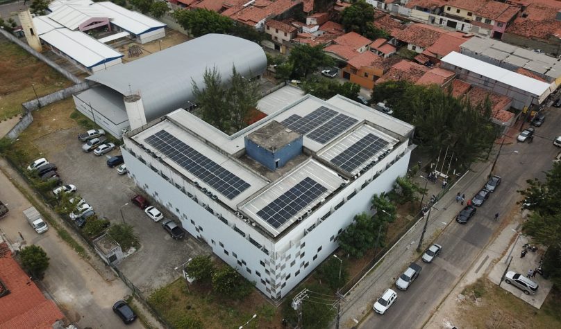 Ao todo, 32 escolas receberão os módulos fotovoltaicos, 17 delas já em funcionamento. Fotos: Tiago Stille/Gov do Ceará.