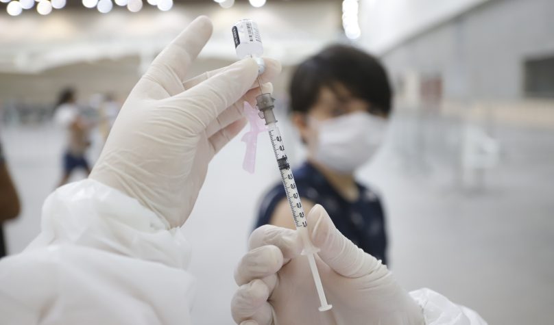 As campanhas seguem obececendo a cronograma específico por grupos prioritários. Foto: Helene Santos/Gov do Ceará.