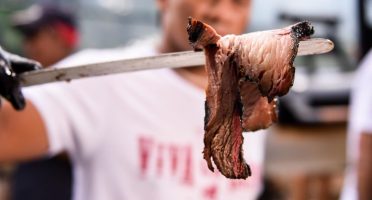 Na Estação Viva La Carne, chefs estarão preparando cortes especiais de carne e interagindo com o público. Foto: Divulgação/Viva La Carne.