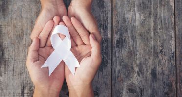 A Semana do Laço Branco foi estabelecida em lei estadual em 2020, de iniciativa de Elmano de Freitas. Foto: Freepik.