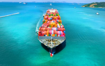 Exportações do Ceará crescem 8,2% e déficit comercial recua 32,4% em 2026