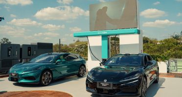 Carregador ultrarrápido promete 400 km de autonomia em cinco minutos para carros elétricos