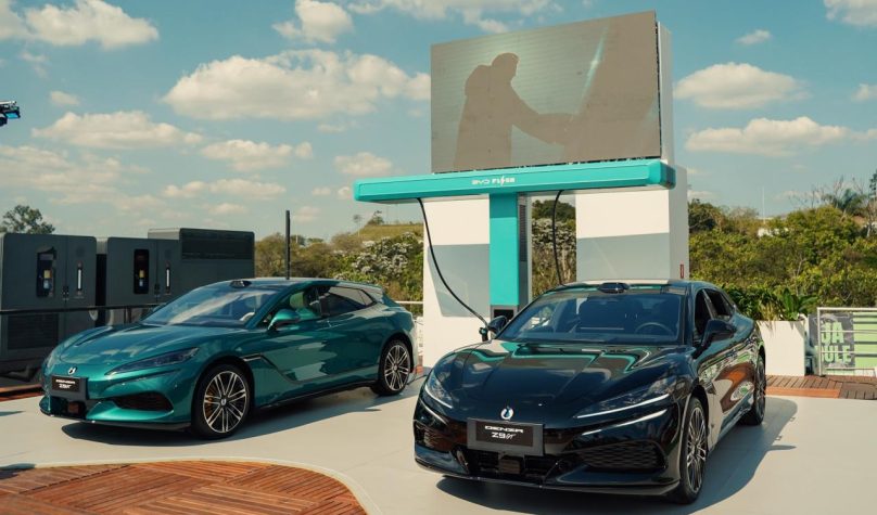 Carregador ultrarrápido promete 400 km de autonomia em cinco minutos para carros elétricos